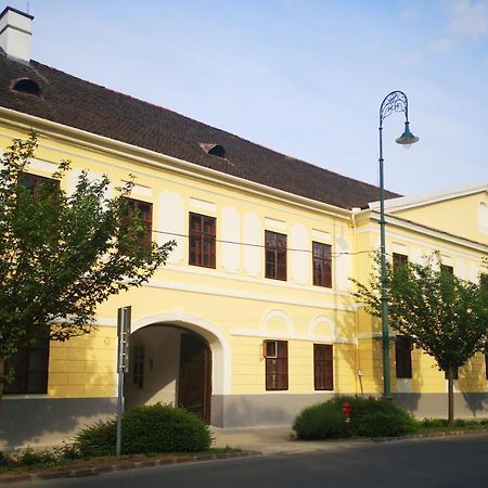 Korona Szálló Sárvár Exterior foto