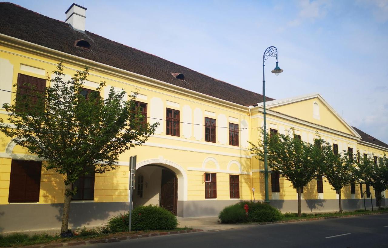 Korona Szálló Sárvár Exterior foto