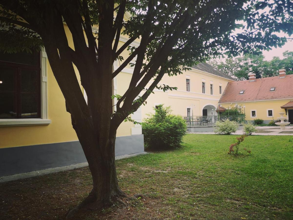 Korona Szálló Sárvár Exterior foto
